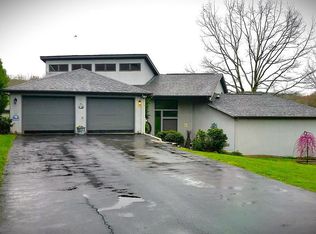 16 Flat Top Lake Rd, Ghent, WV 25843