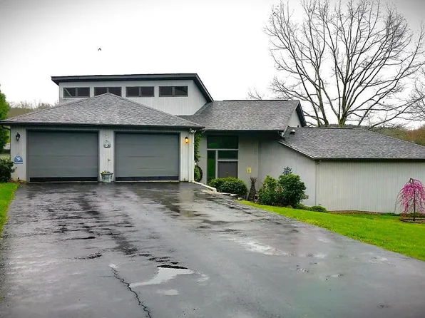 16 Flat Top Lake Rd, Ghent, WV 25843