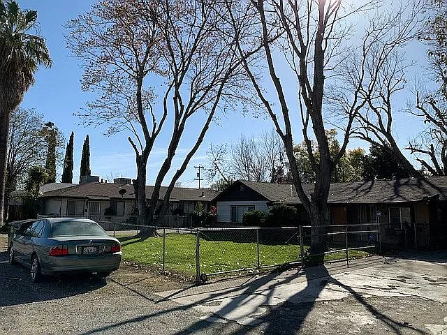 820 Pecan St photo 1