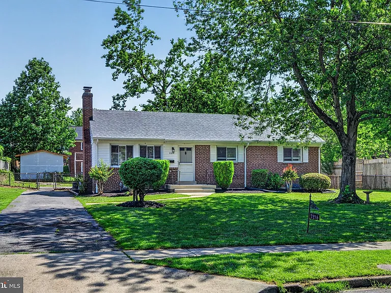 7216 Carol Ln — Photo 2