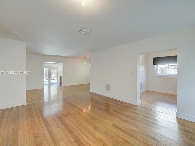 2441 Swanson Ave — Photo 8
