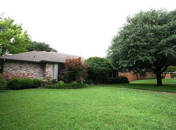 3rd image of 2600 Winona Dr
