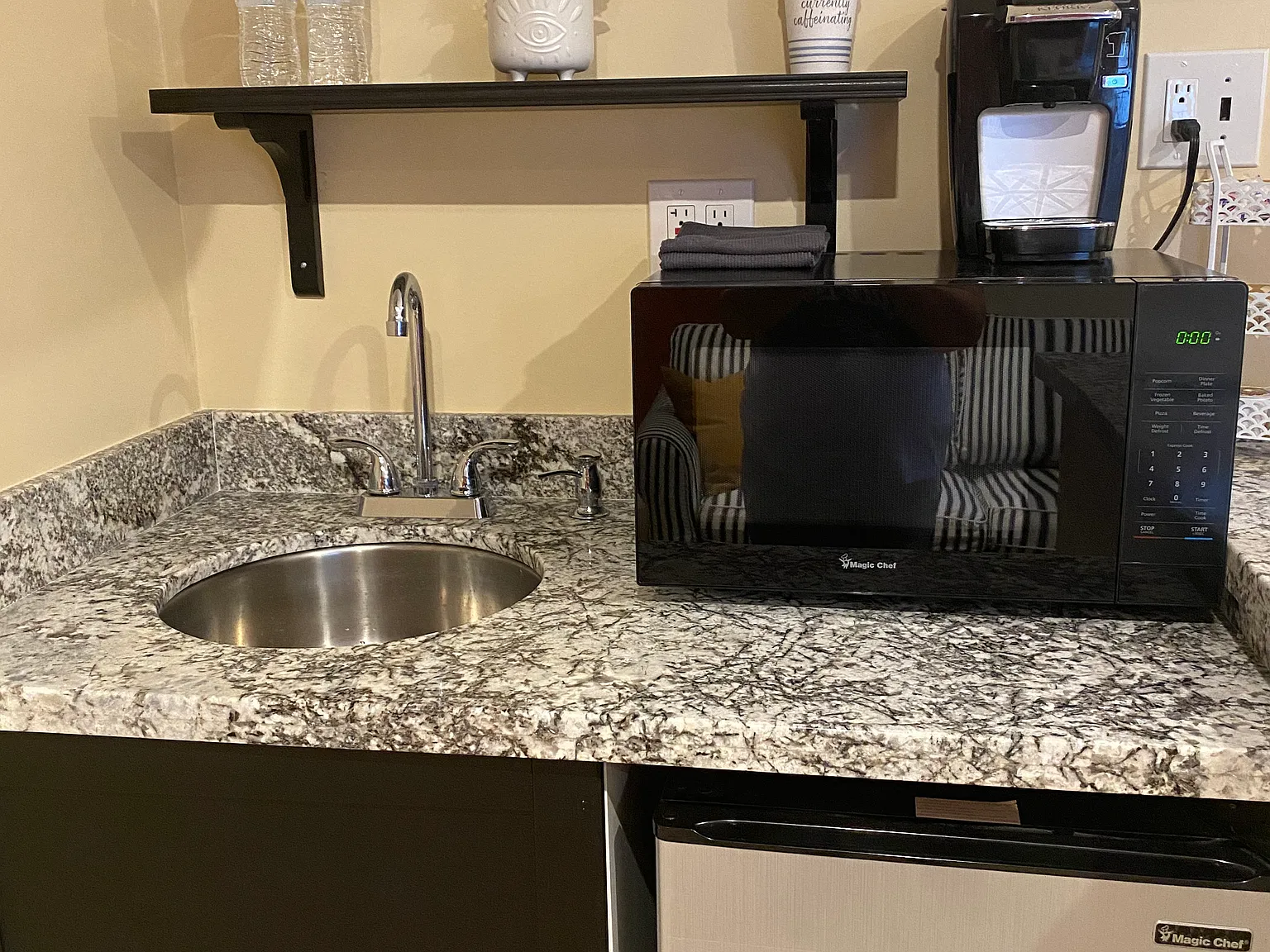 Studio, 300 sqft, $1,600 — Photo 4