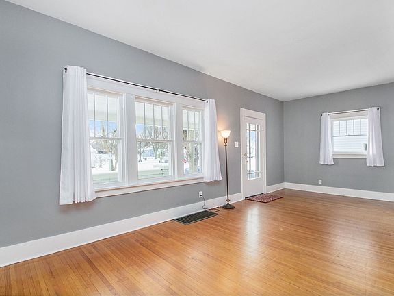 4th image of 217 Arcade Ave