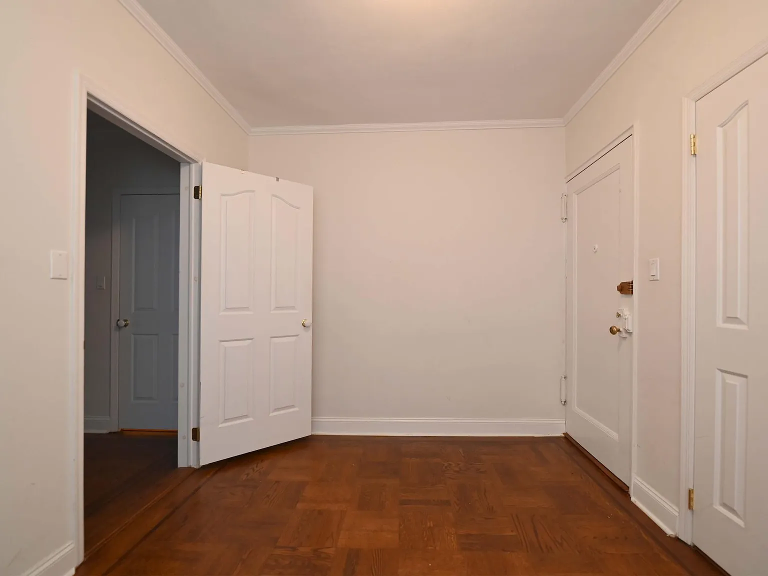 110 Shore Blvd — Photo 4