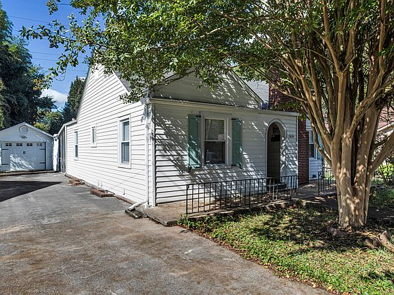 2nd image of 2635 Fairview St