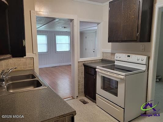 3rd image of 124 Meadowdale Dr