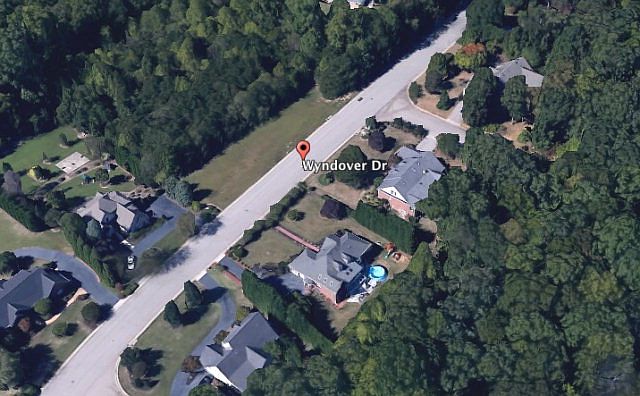 2nd image of 4 Wyndover Dr