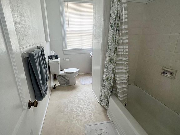 5th image of 715 Stockley Gdns APT 4