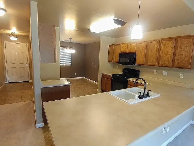 4328 E Oak Ave — Photo 2