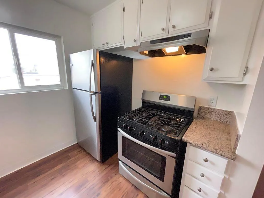 2 bed, 1.5 bath, $2,395 — Photo 4