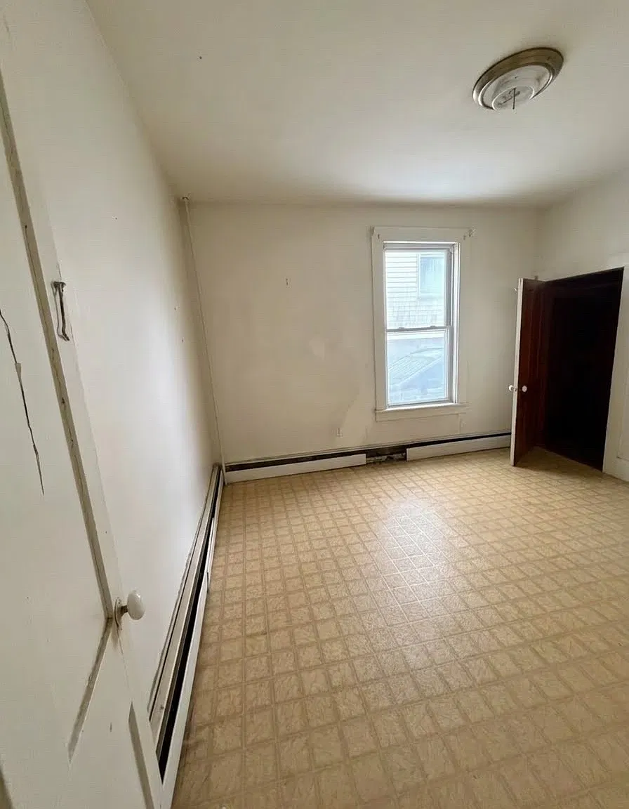 3 bed, $2,000 — Photo 3