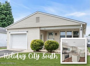 3 Saint Francois Ct, Toms River, NJ 08757