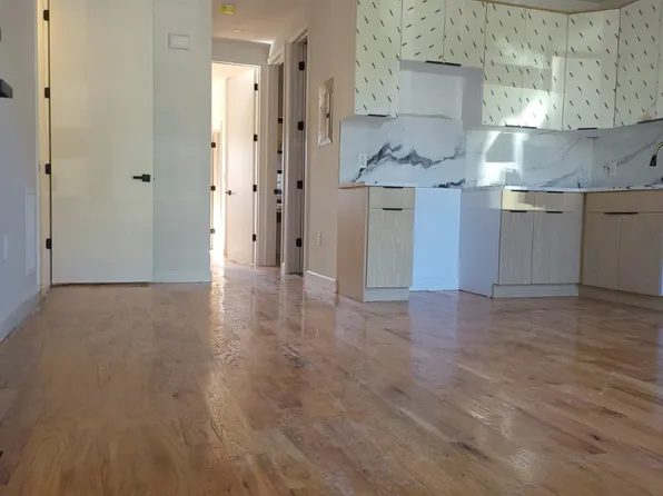 225-06 Mentone Avenue image 5 of 23