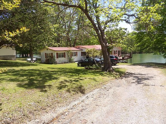 3rd image of 556 E Lakeshore Dr