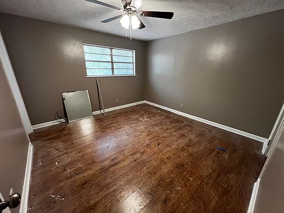 3rd image of 104 Beverly Loop