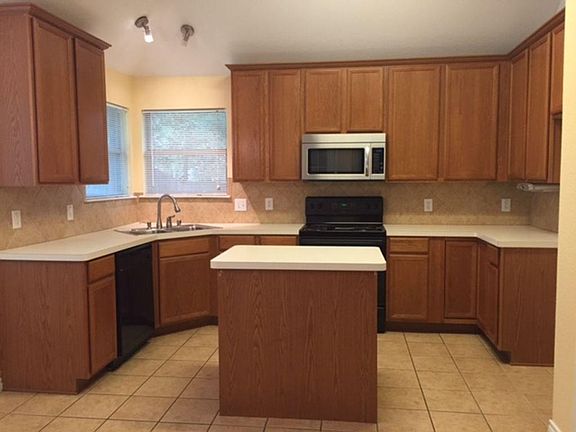 3rd image of 2109 Leslie St