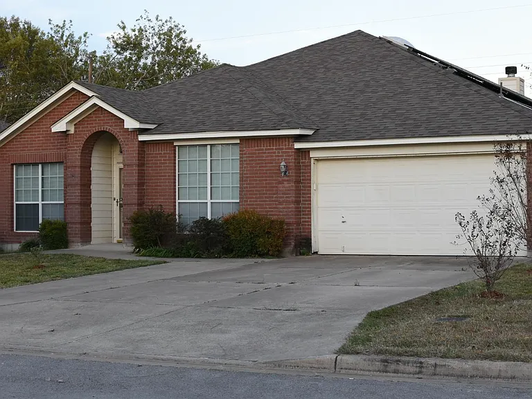 3004 Zachary Ln — Photo 1