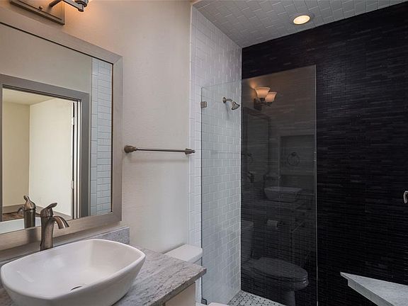 4th image of 813 Algona Ave