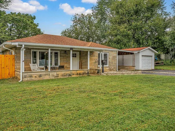 613 S 9th St, Mitchell, IN 47446