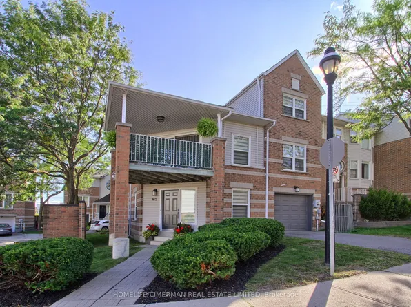 30 Brandy Lane Way, Newmarket, ON L3Y 8P7
