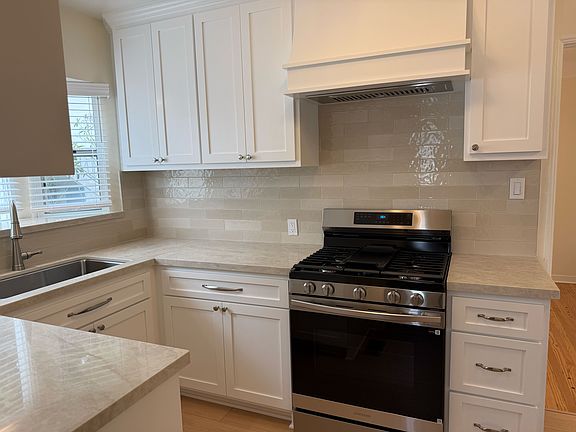 3rd image of 617 W Glenoaks Blvd #617