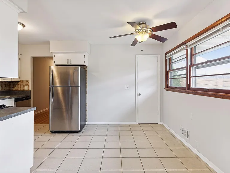 2237 Hampshire Ave S — Photo 7