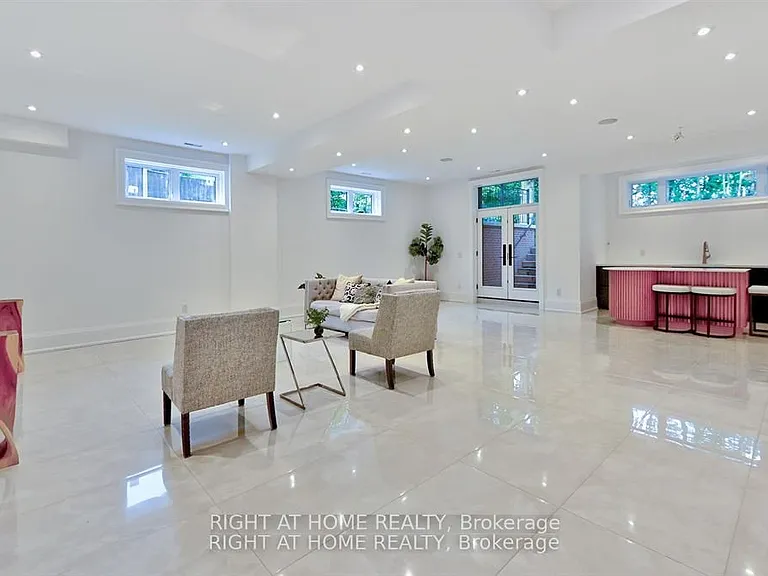 27 Hurlingham Cres — Photo 38
