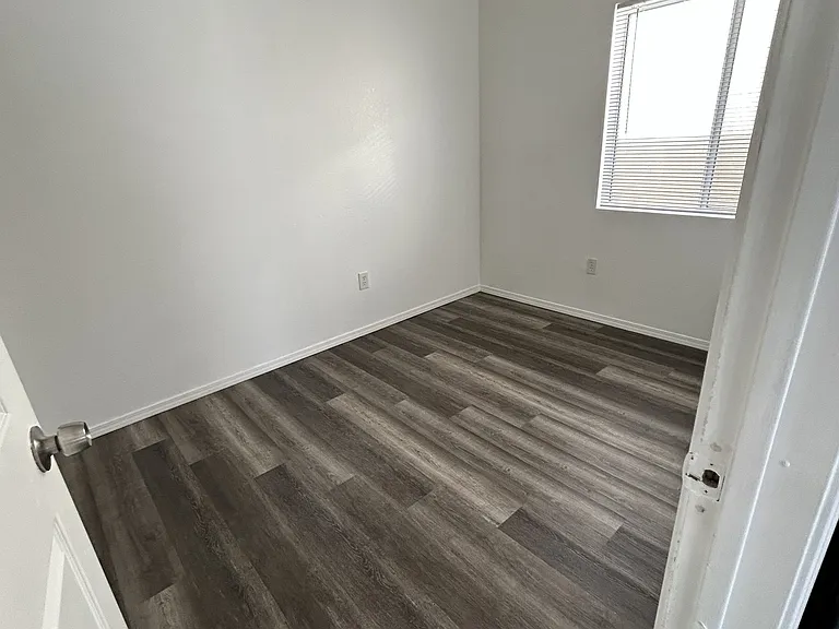 1559 Courtney Place — Photo 9
