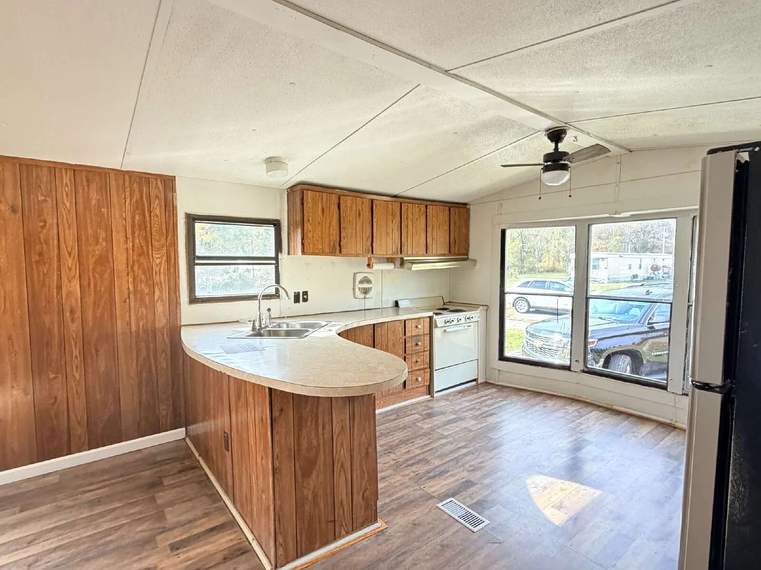 2 bed, 1.0 bath, $1,400 — Photo 2
