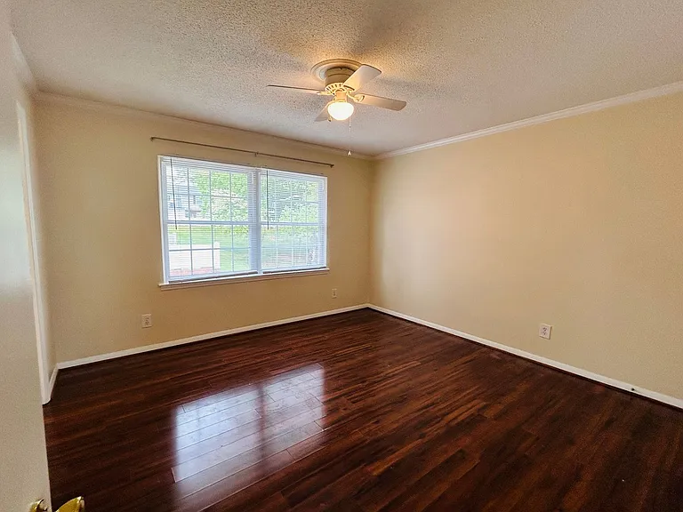 4725 Tower Rd — Photo 10