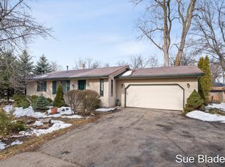 2645 Cascade Rd SE, Grand Rapids, MI 49506