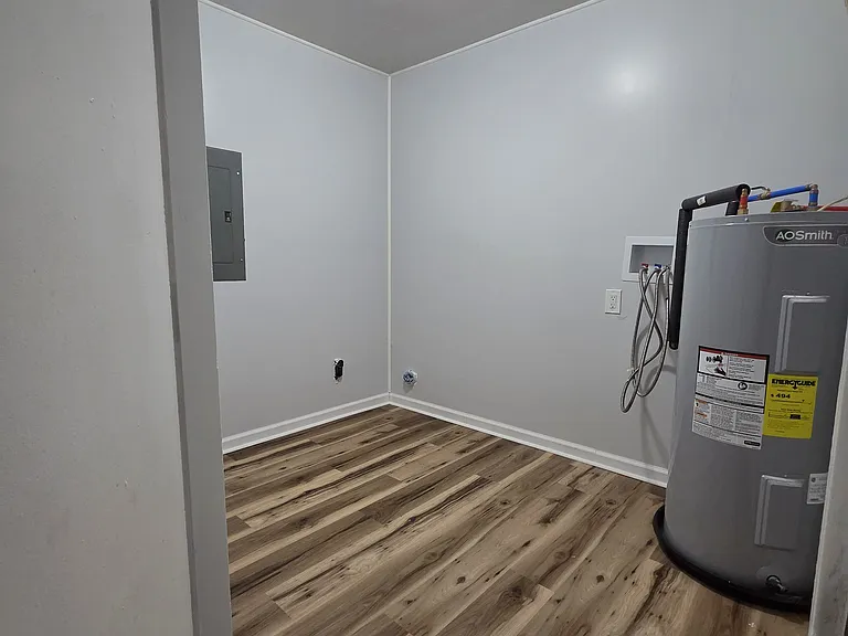 Spacious laundry room