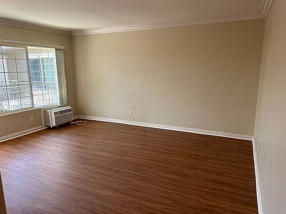 3rd image of 4655 Ohio St Unit 25