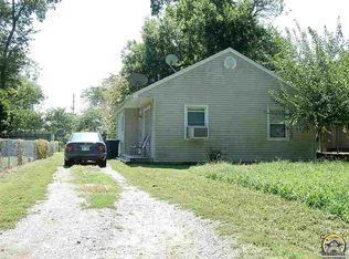 2711 NE B St, Topeka, KS 66616