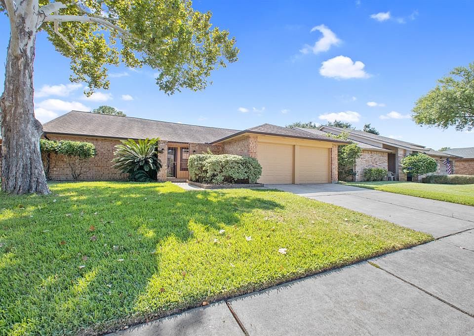 1st image of 19611 Moonhollow Dr