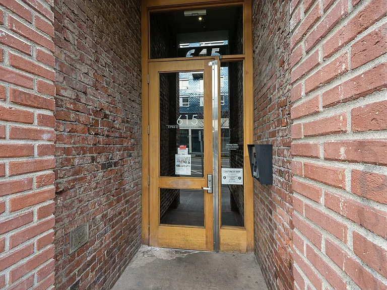 E Pike St — Photo 11