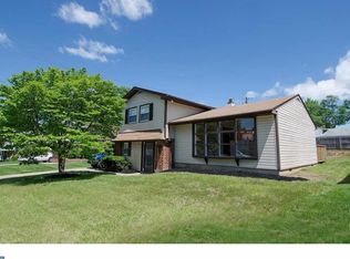 1029 Camas Dr, Philadelphia, PA 19115