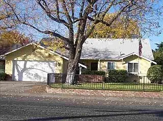 2310 Huston St photo 1