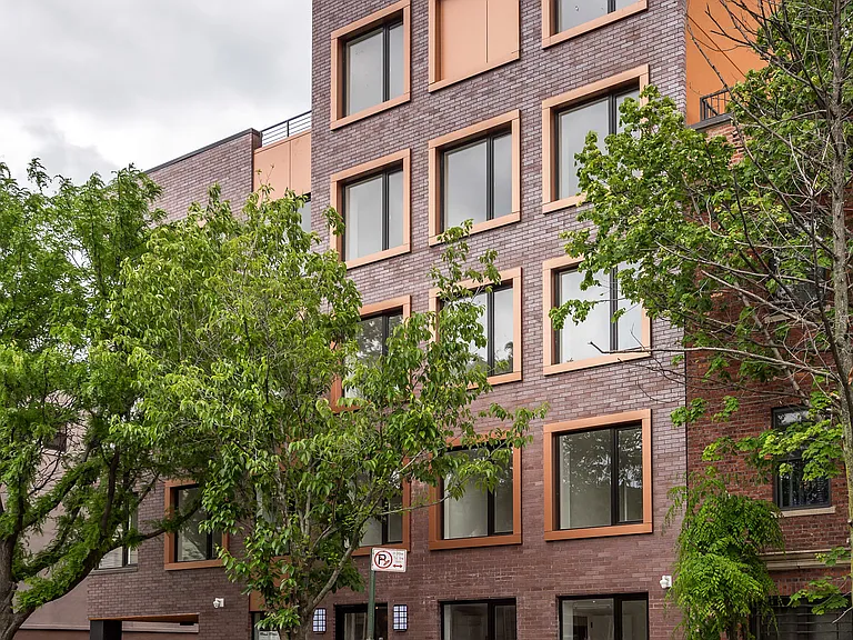 4 N Henry #3B — Photo 27