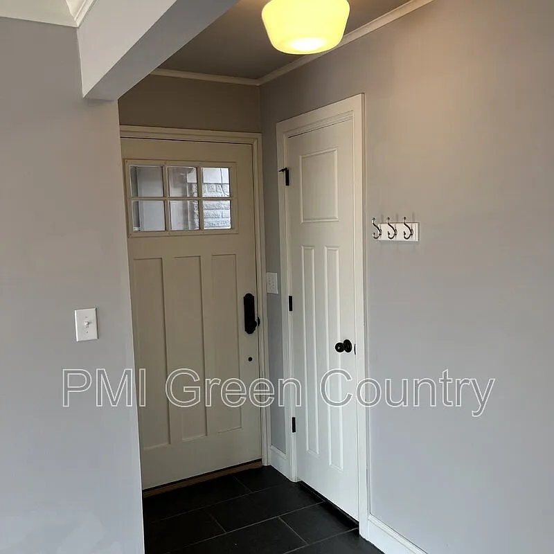 3 bed, 2.0 bath, $1,745 — Photo 3