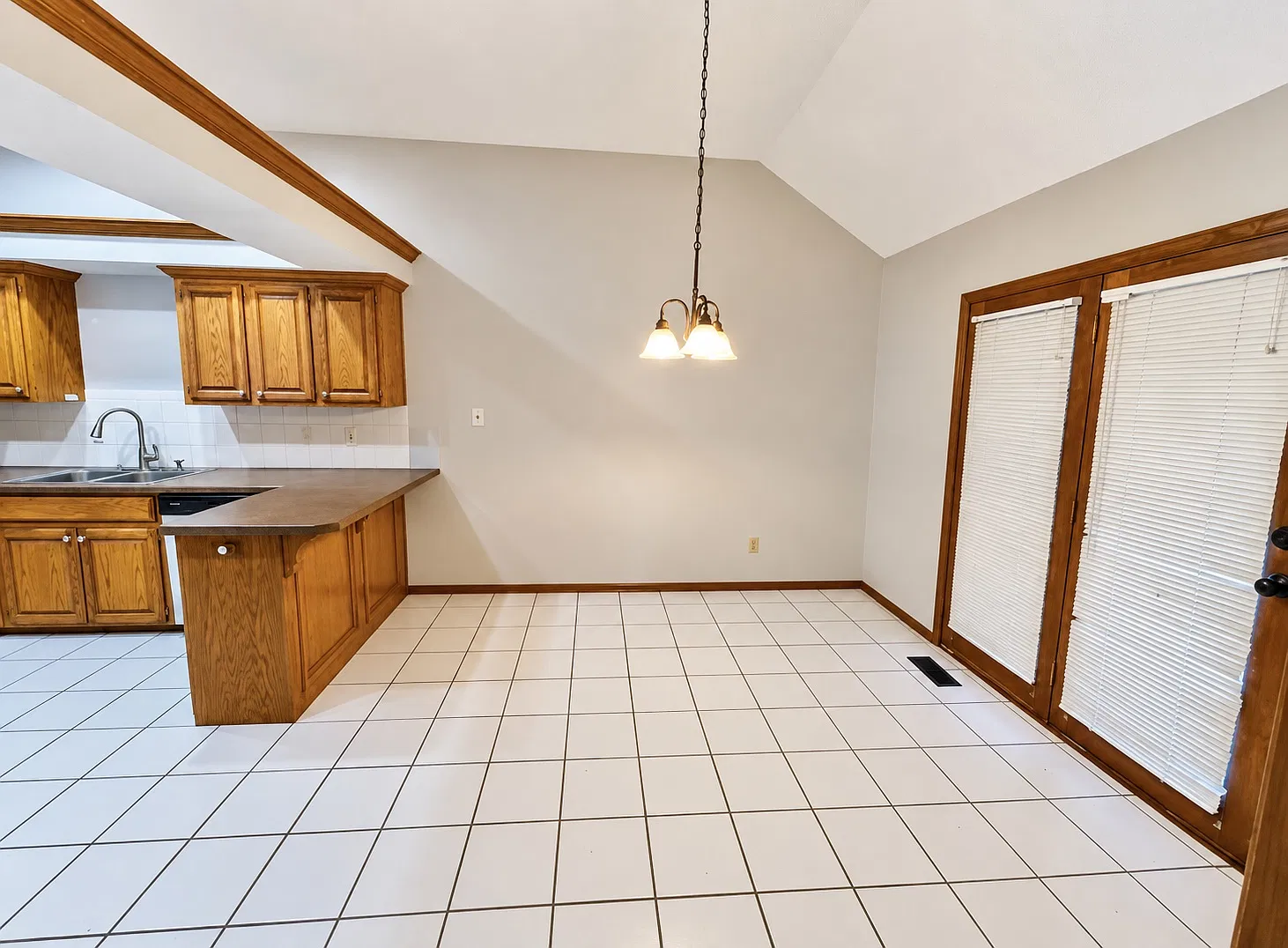 4 bed, 2000 sqft, $1,800 — Photo 4