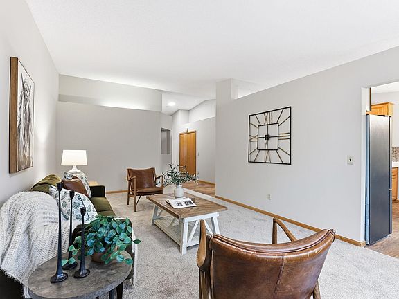 5th image of 3635 Zinnia Ln N
