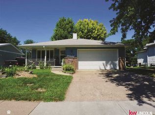 3274 Hitchcock St, Lincoln, NE 68503