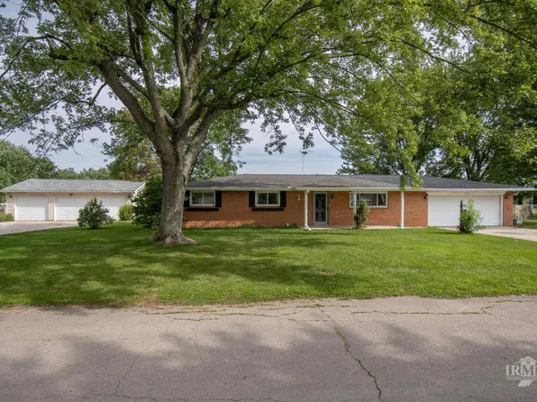 6308 W McArthur Ln, Muncie, IN 47304