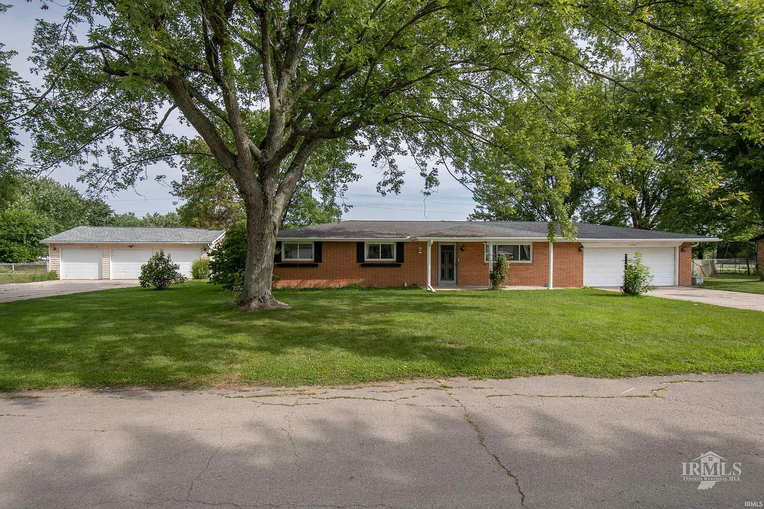 6308 W McArthur Ln photo 1
