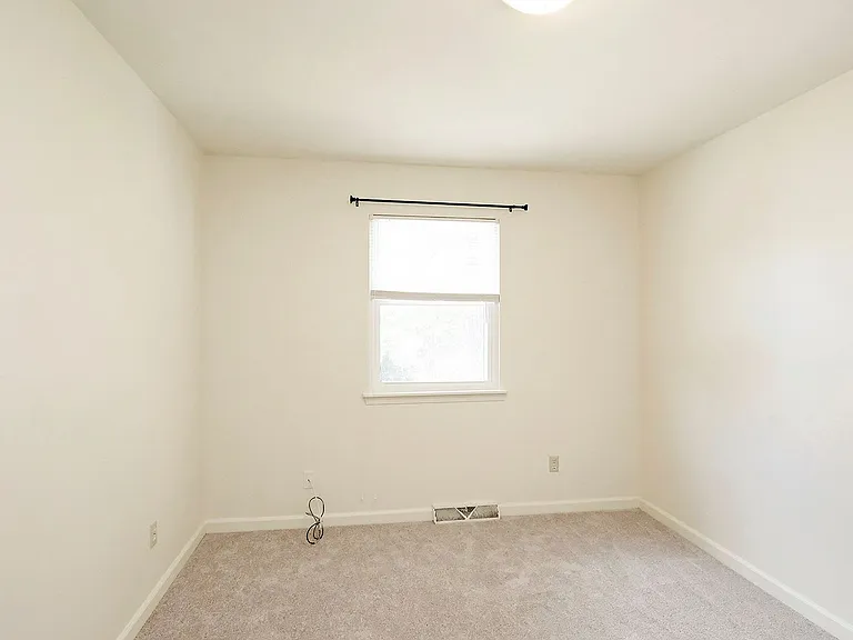 2455 Whitney Ct — Photo 10