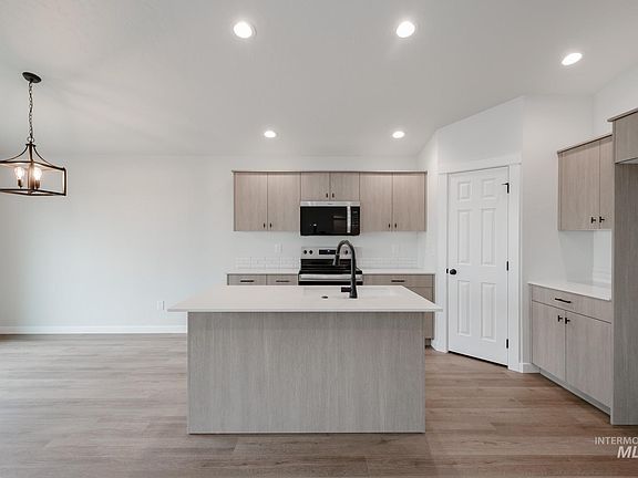 3rd image of 5451 S Desert Cactus Ave