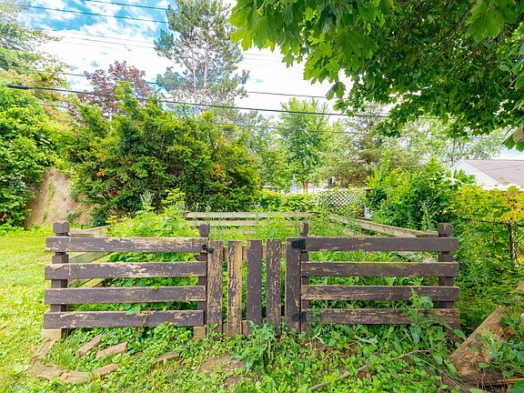 4th image of 8876 N Sheldon Rd