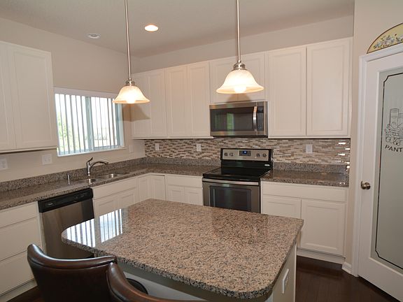 4th image of 794 Stanley Ln